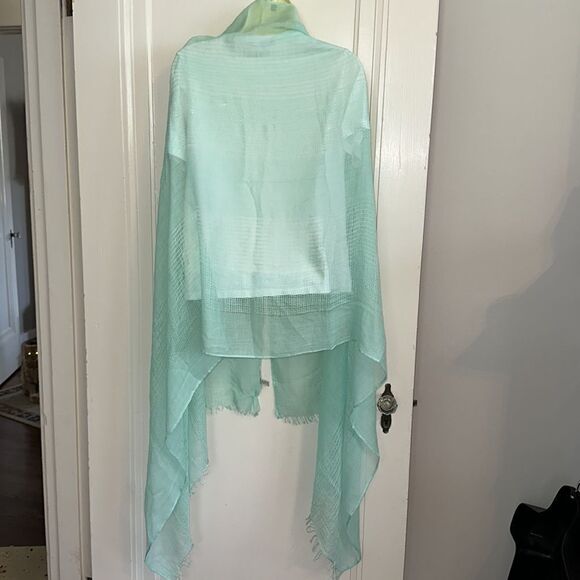 Michael Stars mint green polyester/viscose loose weave shawl or wrap - Picture 6 of 9